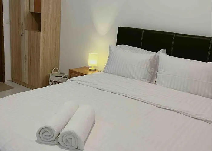 D'wangsa Villas-private House 2 Bedroom With Garden Near Balangan